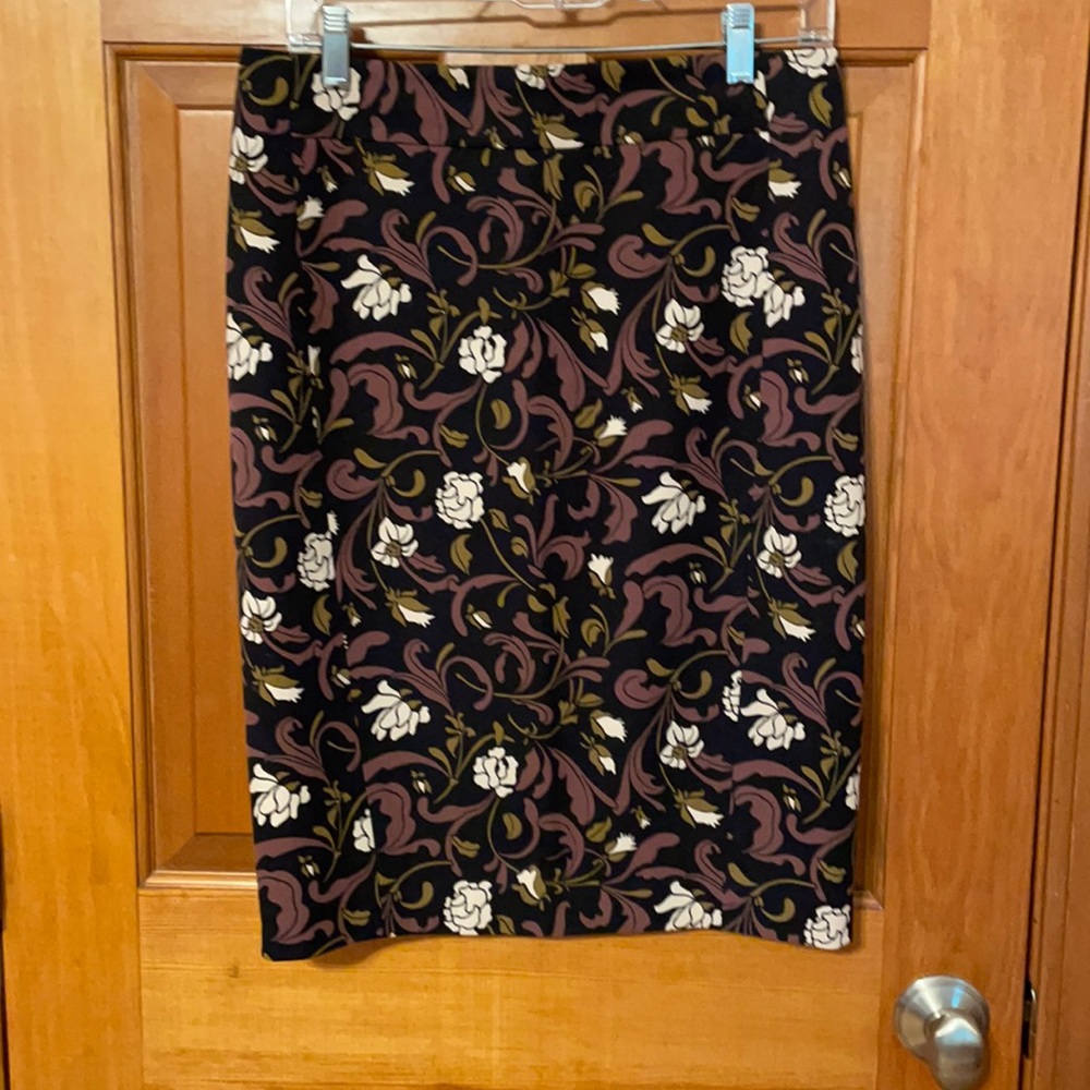 LOFT lined Floral pencil skirt